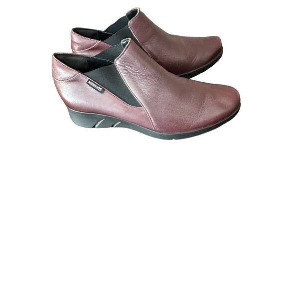Mephisto Air Jet Burgundy Wedge
Booties size71/2 - Picture 2 of 10